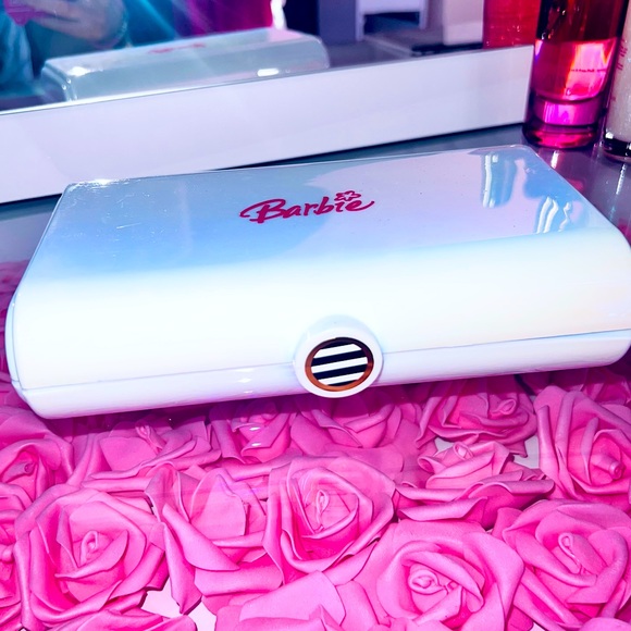 SOLD Barbie makeup case 🤍 - Picture 3 of 4